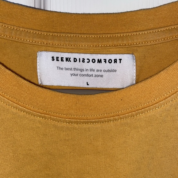 Men’s Seek Discomfort T-Shirt - Picture 3 of 4
